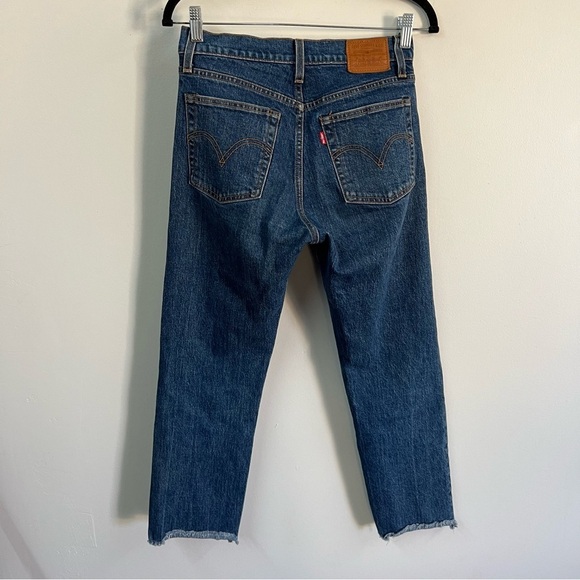 Levi’s Wedgie Straight Jeans in Medium Wash - Picture 11 of 16